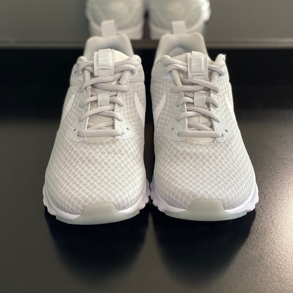 NWOT! Nike Women's Air Max Motion LW